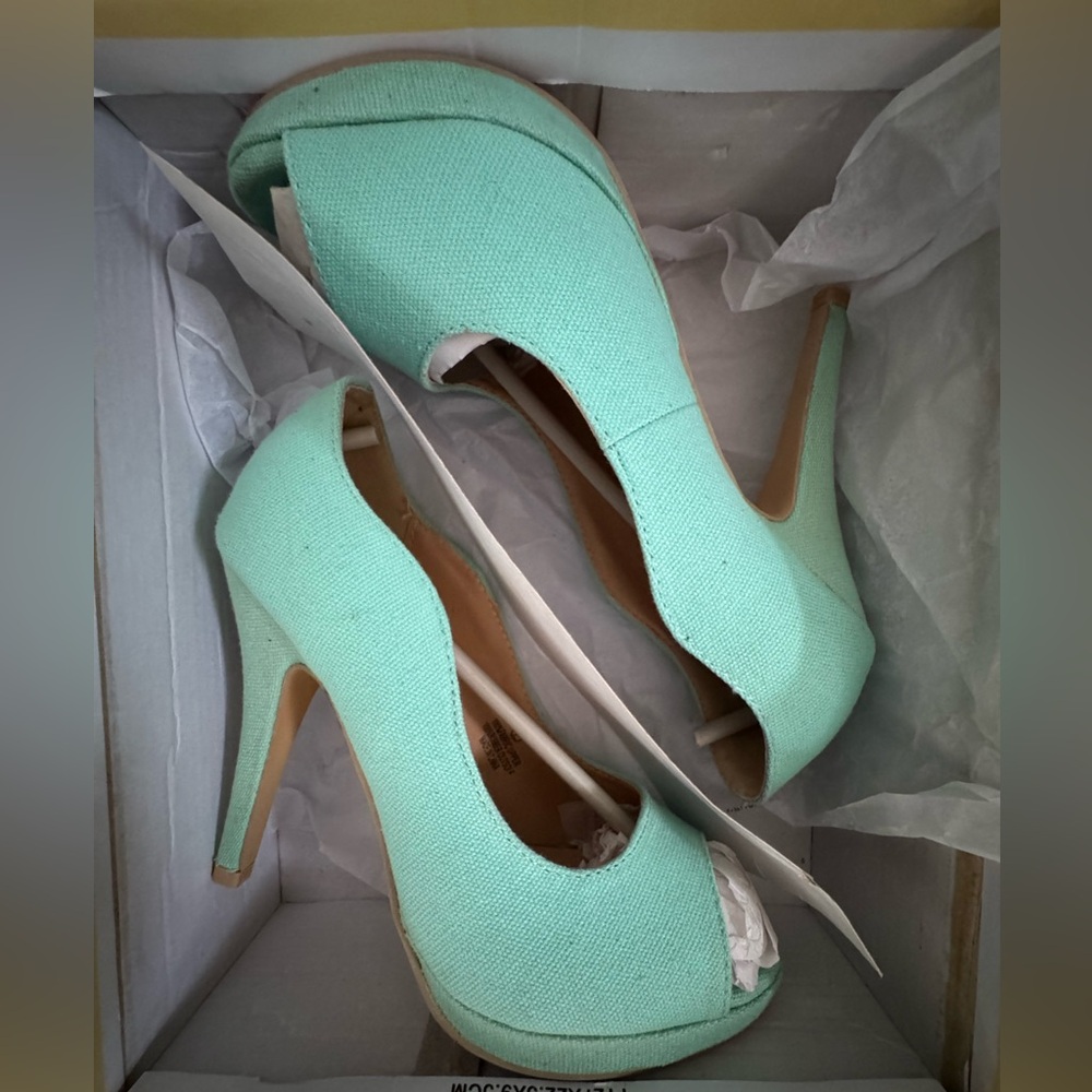 Mint Green Platform Heels Peep Toe Pumps Size 7 Spring Summer NIB
